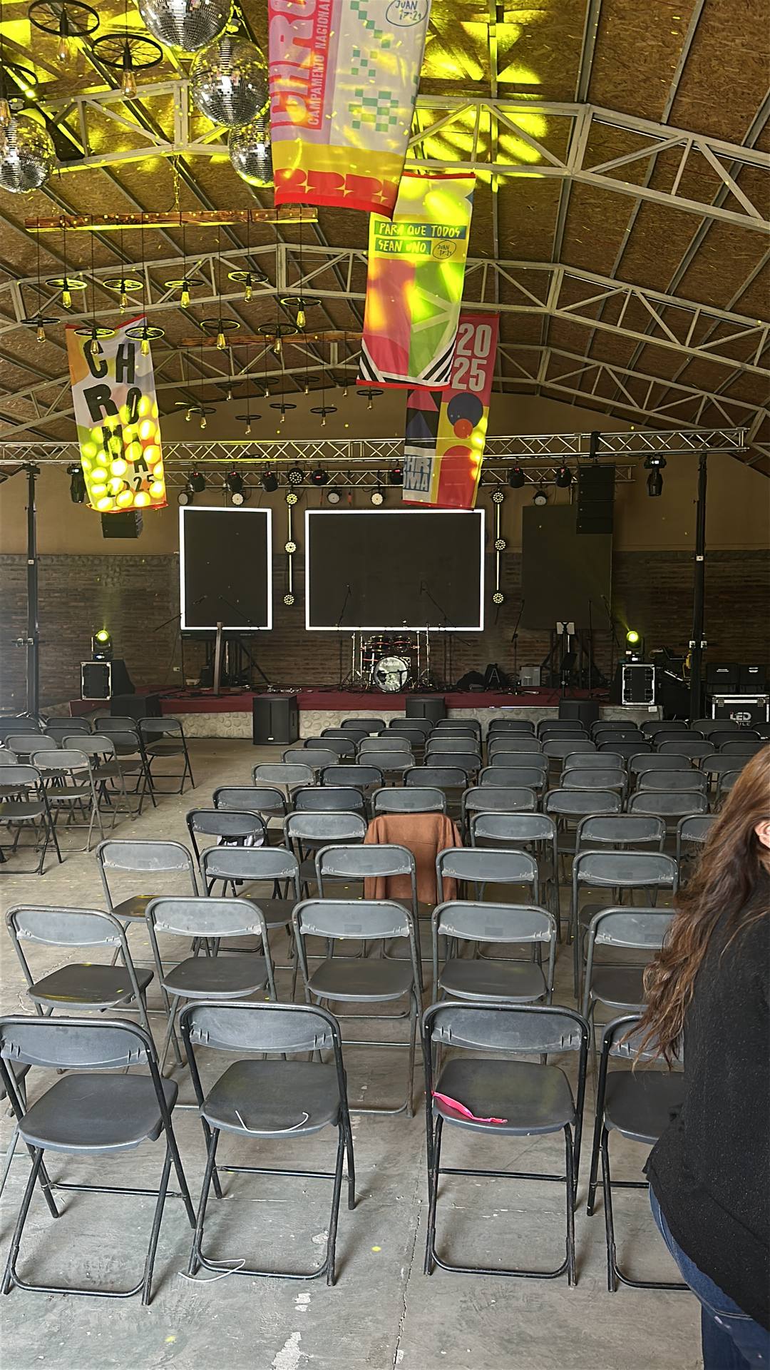 Sala de evento con truss