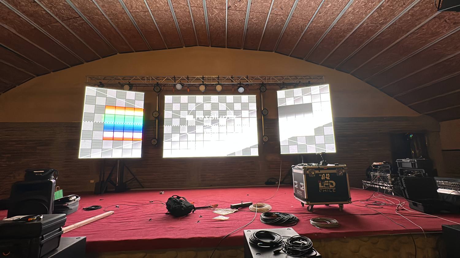 Escenario con pantallas LED